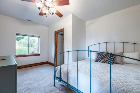 Cozy Guest Suite with Breathtaking Views