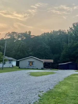 LAKE CUMBERLAND Cozy retreat, close to Cumberland Point Ramp & Conley Bottom!