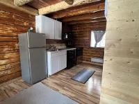 Petite Cabin With Ladder Loft Hotels in Fishhook