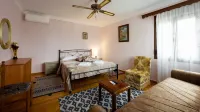 Fani's House Under Meteora