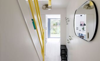 Coastal Retreat for 10 With Hot Tub