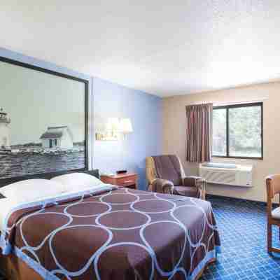 Super 8 by Wyndham Massena NY Rooms