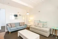 1 Bdr Funky Beach Pad Steps to the Beach W Parking