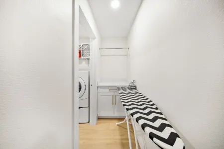 Mediterranean Oasis! Pool, Putt Putt, & Grill!