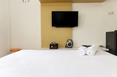 Simple and Comfort Studio at Riverview Jababeka Apartment Hôtels à : Wangunharja