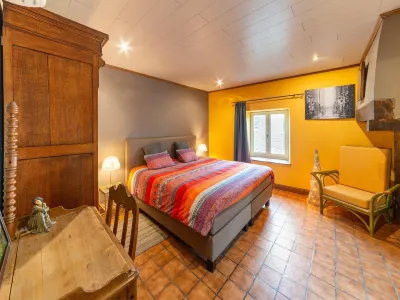 Expansive Holiday Home in Ardennes with Hot Tub Hotel in zona Abbazia di Notre Dame d'Orval