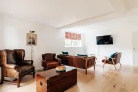 CH Apt 2 2Bed in Bath Hotels in Saltford