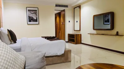 T E L E by Summerset Continental Hotel فنادق في مايتاما