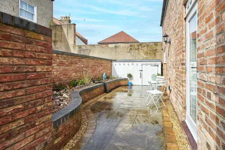 Host & Stay - the Snug Отели рядом с достопримечательностью «Парк Плейдейл Фарм»