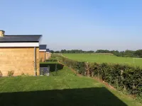 Cozy Garden Home w Fireplace فنادق في Bemelen
