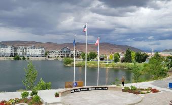 Amazing Water View w Jacuzzi Sky Lounge
