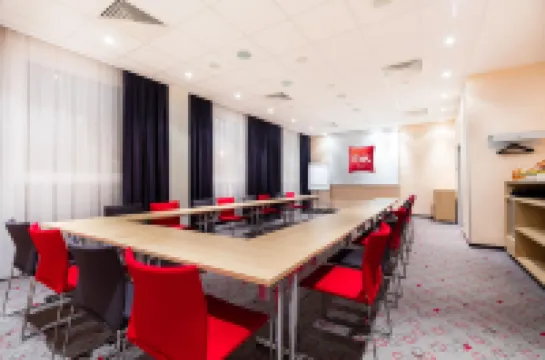 ibis Warszawa West Station