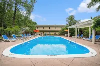 Howard Johnson by Wyndham Traverse City Hotels in Traverse City