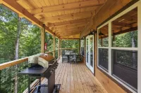 Antler Ridge 3 Bedroom Cabin by RedAwning فنادق في سيفيرفيل