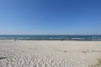 Charmante Ferienwohnung Mit Garten in Wiek