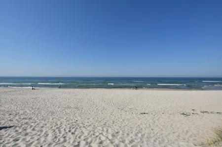 Charmante Ferienwohnung Mit Garten in Wiek