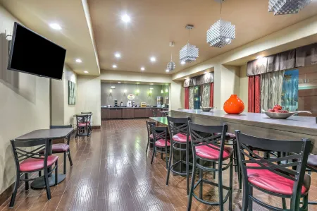 Super 8 by Wyndham Karnes City