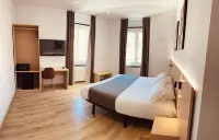 Hostal Sol Square Madrid - balcony