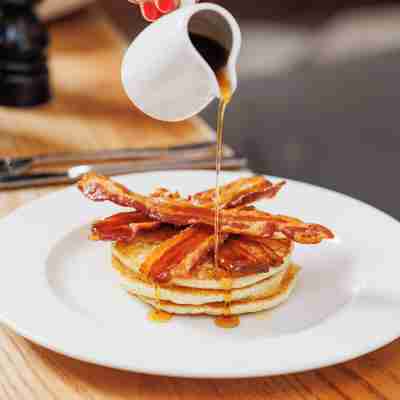 Embankment Hotel Dining/Meeting Rooms