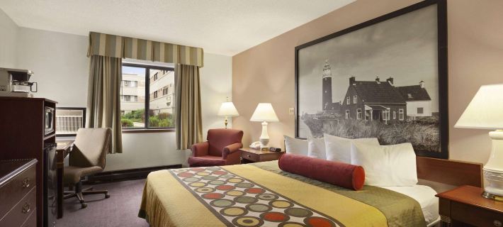 Super 8 by Wyndham Milwaukee Airport Hotels in Milwaukee