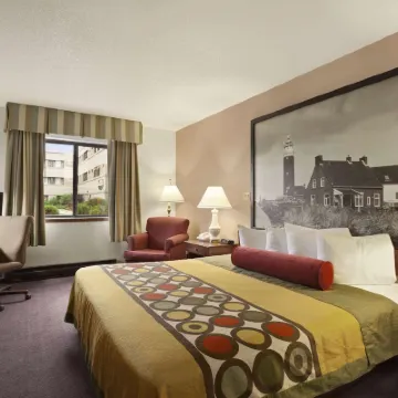 Super 8 by Wyndham Milwaukee Airport Hotels near Pitman Theater
