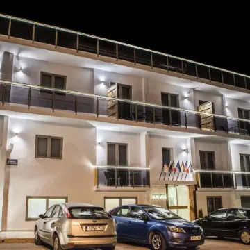 Anemos Rooms & Apartments