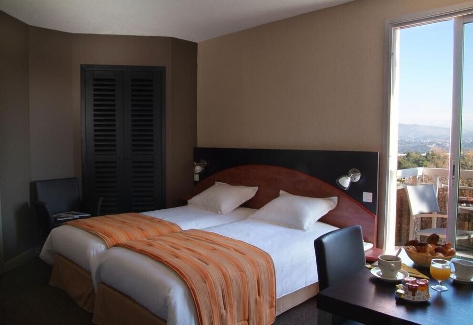 Hotel du Baou Over view