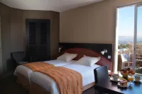 Hôtel du Baou Отели в г. Кастанье