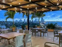Wyndham Garden Cartagena Hotels near Crespo