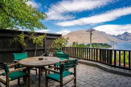 Town Centre Location with Stunning View - Unit 8 Отели рядом с достопримечательностью «Skyline Luge Queenstown»