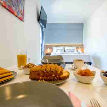 Linda Apartments Dining/Meeting Rooms