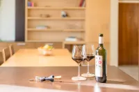 Venus Apartments - Parliament I - Homestays