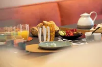 Hotel La Mere Germaine - breakfast
