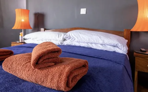 Seaview - Sleeps 3 - Access to Beach - Bakau