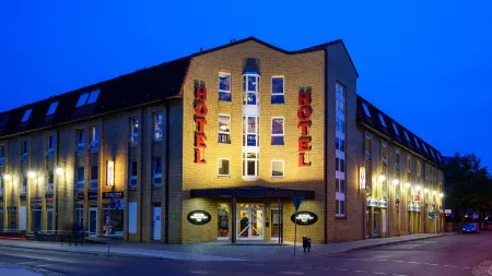 Hotel Märkischer Hof Отели в г. Тельтов-Флеминг