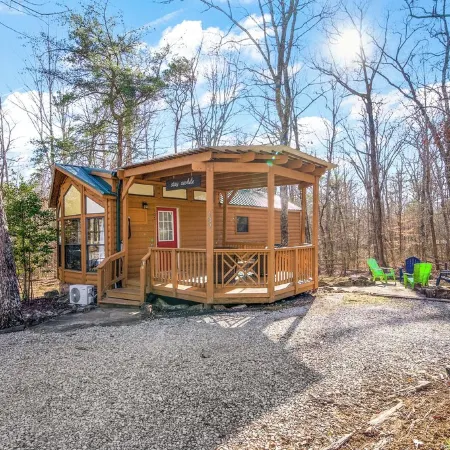 Stay Awhile - Historic Monteagle Hiking