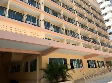 A.A. Pattaya Golden Beach Hotel