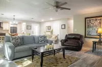 Shorebound - close to beach, casinos & downtown Ocean Springs!!