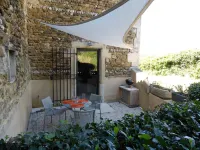 comfortable cottages in character farmhouse located in Drôme Provençal Hotels in Grillon