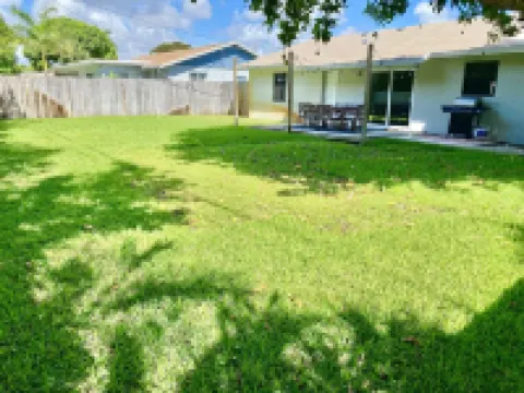 Impeccable 3 BR Beach Home Near Famed Atlantic Ave
