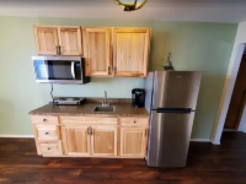 {Forget-Me-Not Inn} Alaskan Waterfront Vacation Rental (Eagle Suite) โรงแรมในซิตกา