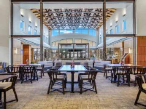 Embassy Suites by Hilton Detroit Metro Airport Hotel di Romulus