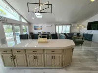 SUNSETS IN OCEAN BEACH PARK: 6 QUEEN BEDS W/ 1MIL DOLLAR VIEW OF ATLANTIC OCEAN!