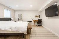 Spacious Saratoga 5BR Hot Tub Retreat