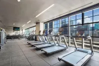 Pool, Private Balcony and Modern Gym - Stylish Chic Retreat