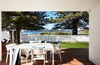1 Free Night! Beach Front House Outdoor Hot Tub Sauna Hotels in Patonga