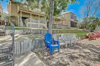 Dog-friendly water view home with inviting porch, AC, W/D, & modern charm Horseshoe Bay Resort - Ram Rock Course 주변 호텔