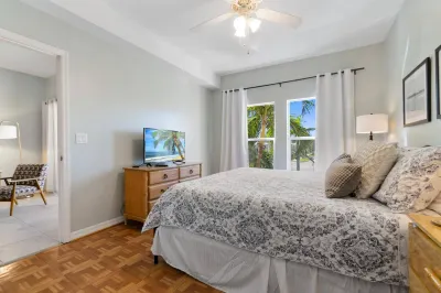 Balcony with Dazzling Sunset and Modern Comforts - Stylish Retreat Hotels in Marco Island