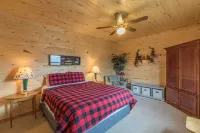 Spacious D-Log Cabin with Panoramic Mountain Views - Charming Getaway Hotels in Mineral County