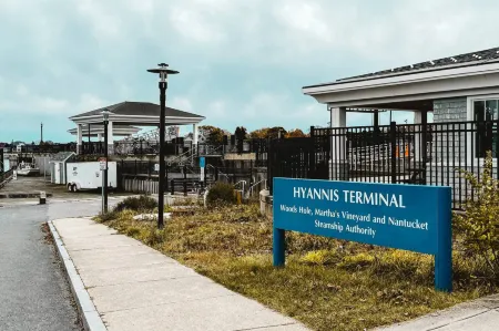 Water Access 5-Bed 2-Bath Retreat